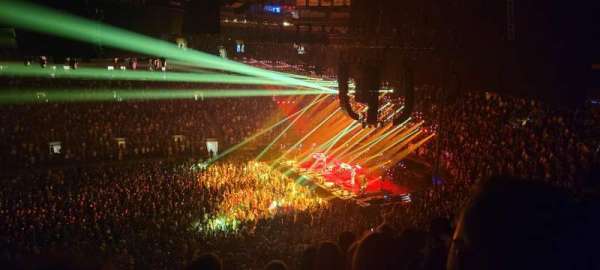 Madison Square Garden, bloc: 211, rangée: 8, place: 3