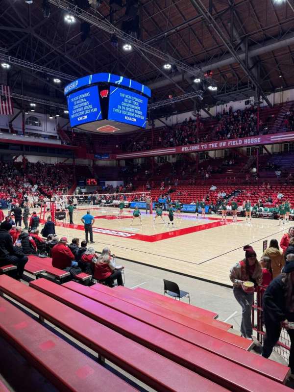UW Field House, bloc: P, rangée: 10, place: 9