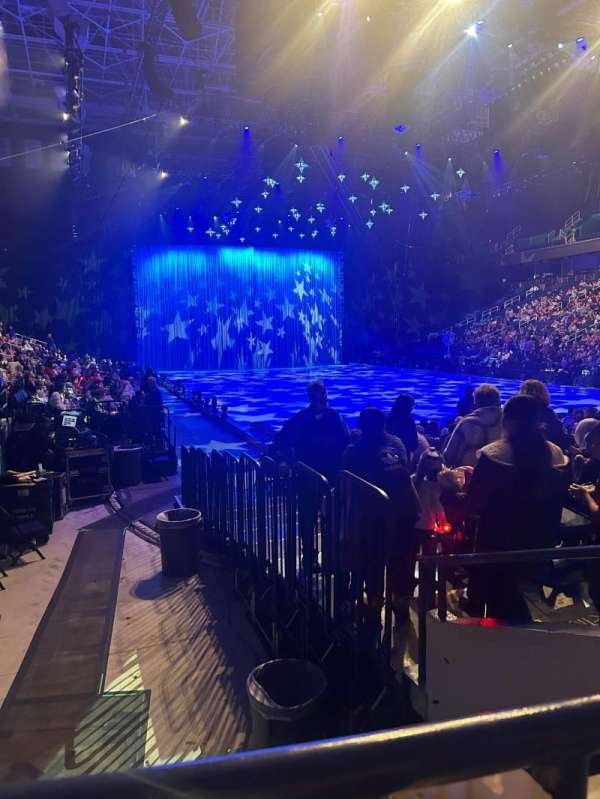 First Horizon Coliseum, bloc: 115, rangée: DD, place: 3
