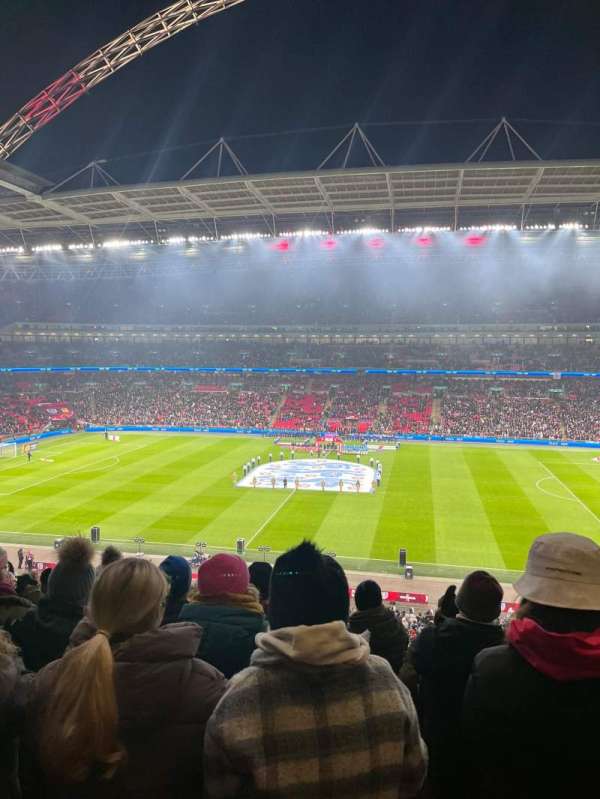 Wembley Stadium, bloc: 225, rangée: 13, place: 274