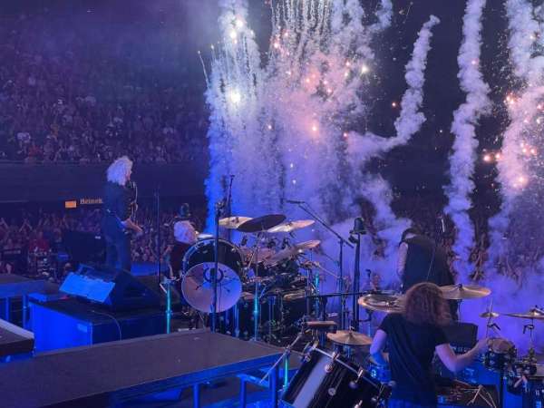 Ziggo Dome, bloc: Stage, rangée: 1, place: 2