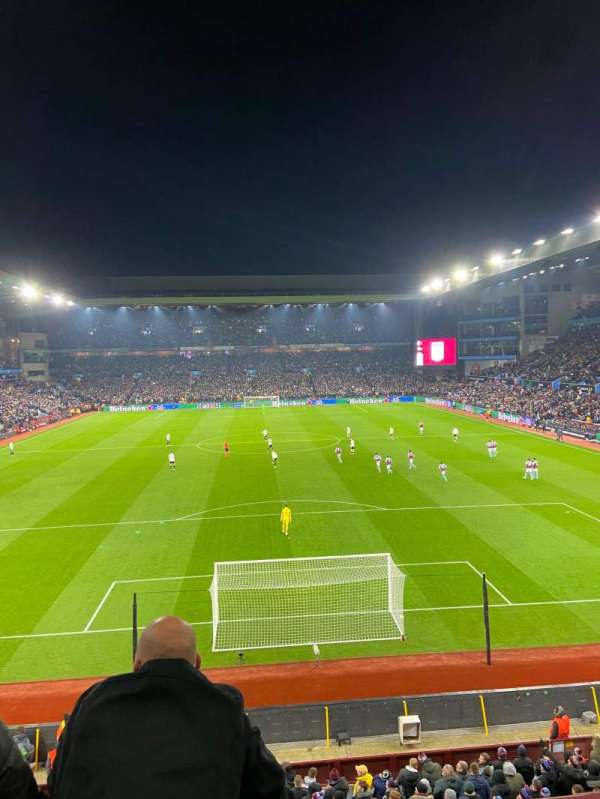 Villa Park, bloc: T3, rangée: C, place: 74