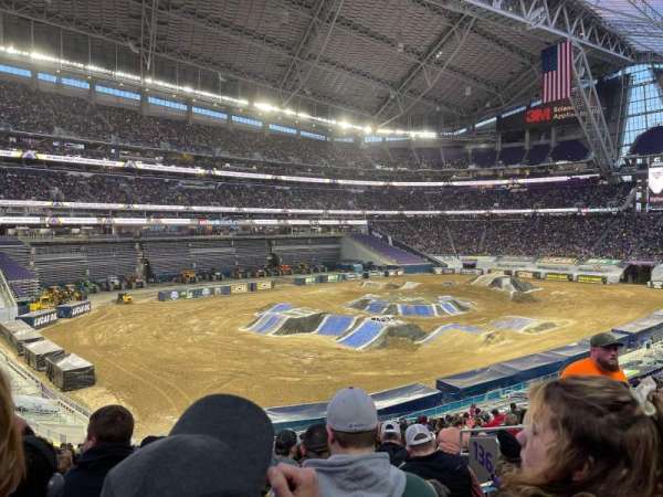 U.S. Bank Stadium, bloc: 136, rangée: 33, place: 35