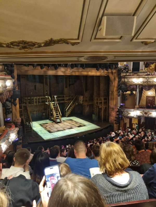 Victoria Palace Theatre, bloc: Royal circle, rangée: H, place: 38
