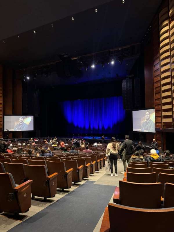 Meridian Hall, bloc: Orchestra 20, rangée: Q, place: 81