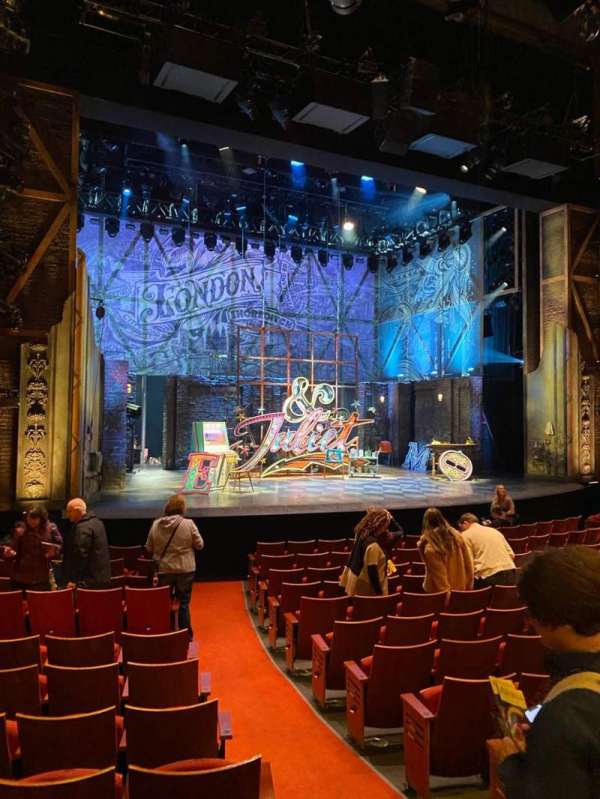 Stephen Sondheim Theatre, bloc: Orchestra L, rangée: N, place: 5