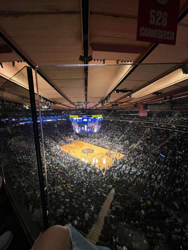 Madison Square Garden, bloc: 317, rangée: 1, place: 1