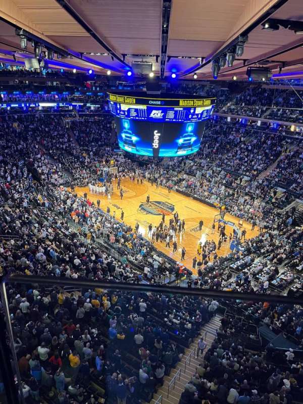 Madison Square Garden, bloc: 317, rangée: 1, place: 1