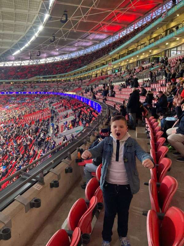 Wembley Stadium, bloc: Club Wembley, rangée: 2, place: 130