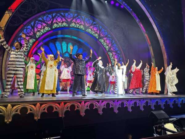 Dominion Theatre, bloc: Stalls, rangée: A, place: 26