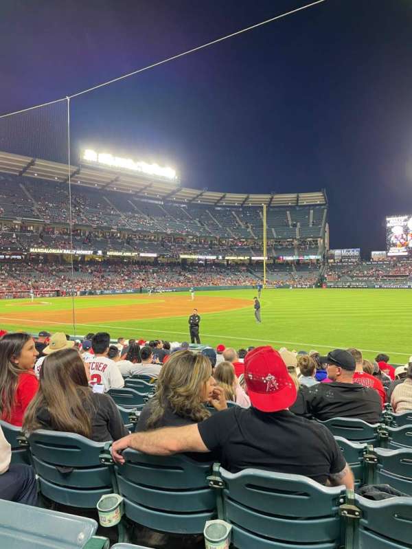 Angel Stadium, bloc: 128, rangée: L, place: 17
