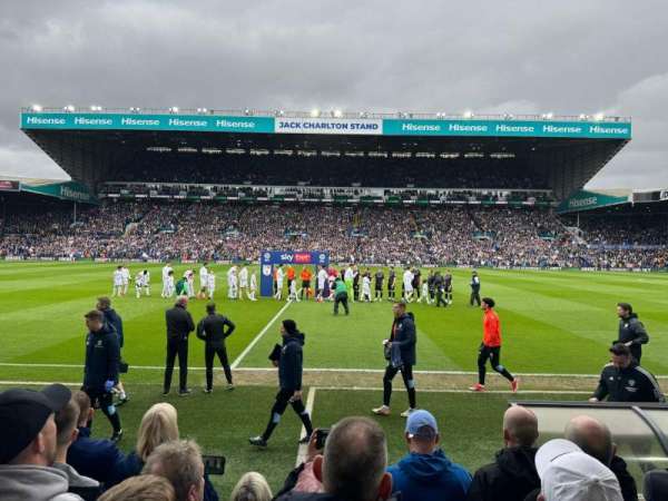 Elland Road, bloc: C19, rangée: GG, place: 107