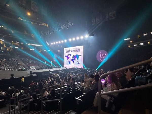 Prudential Center, bloc: 8, rangée: 8, place: 2