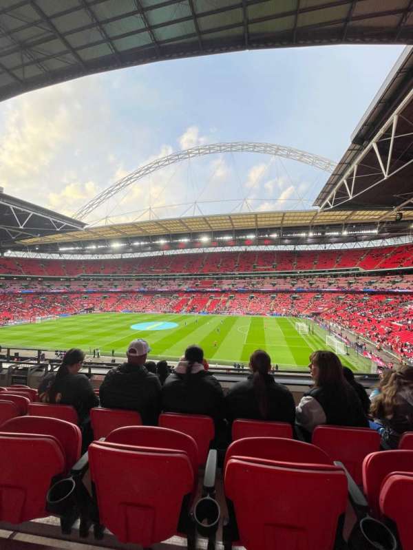 Wembley Stadium, bloc: 224, rangée: 6