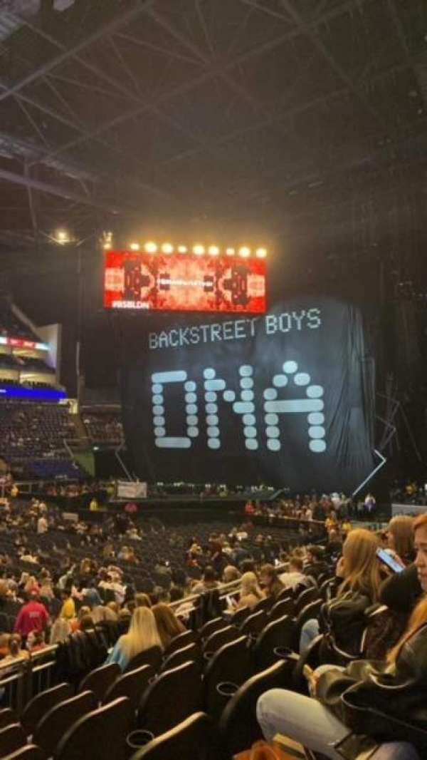 The O2, London, bloc: 111, rangée: N, place: 323