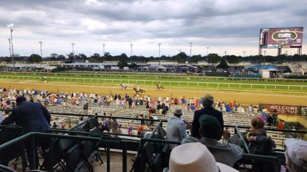 Churchill Downs, bloc: 324, rangée: 2, place: 1