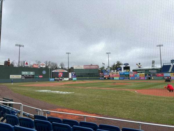Hadlock Field, bloc: 108, rangée: E, place: 3