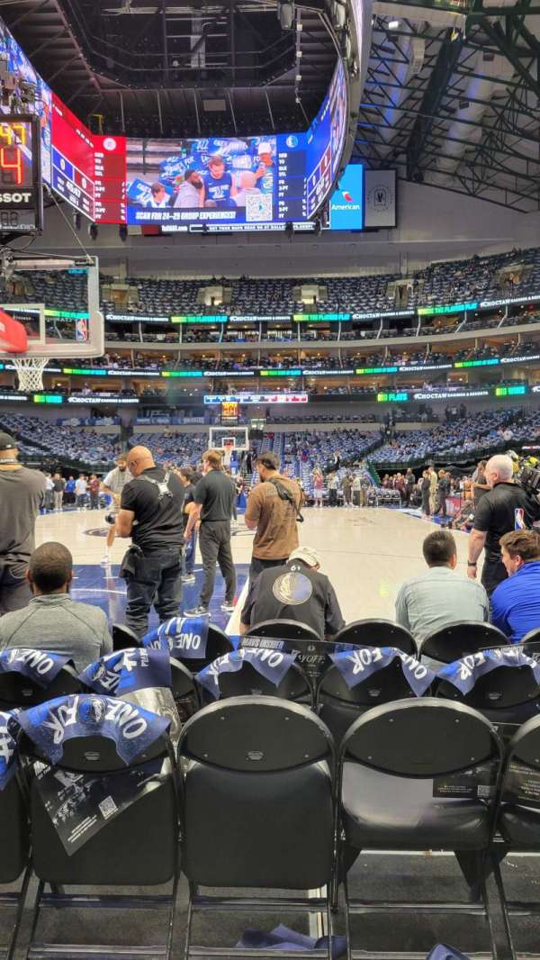 American Airlines Center, bloc: 124, rangée: BB, place: 4