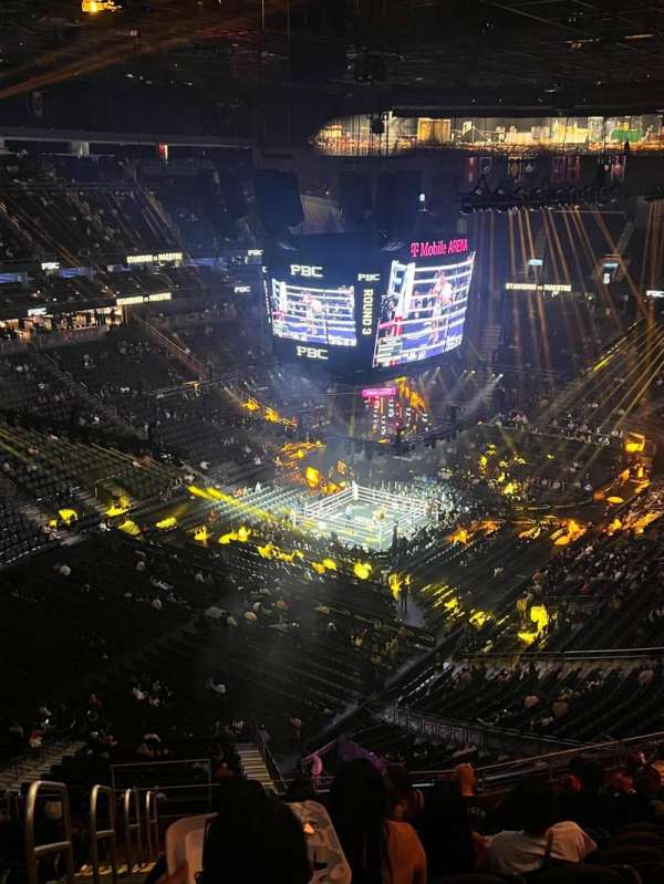 T-Mobile Arena, bloc: 218, rangée: N, place: 1