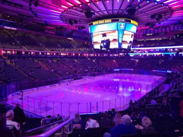 Madison Square Garden, bloc: 113, rangée: 22, place: 30