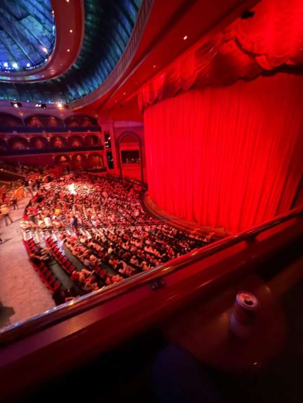 O Theatre, bloc: 200, rangée: R, place: 208