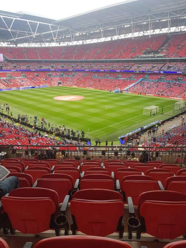 Wembley Stadium, bloc: Bobby Moore, rangée: 14, place: 146