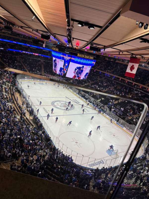 Madison Square Garden, bloc: 302, rangée: 1, place: 1