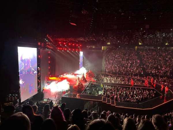 AO Arena, bloc: 102, rangée: T, place: 5
