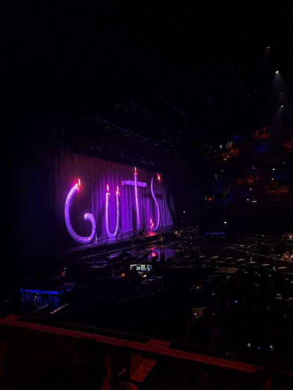 Ziggo Dome, bloc: 111, rangée: 2, place: 396