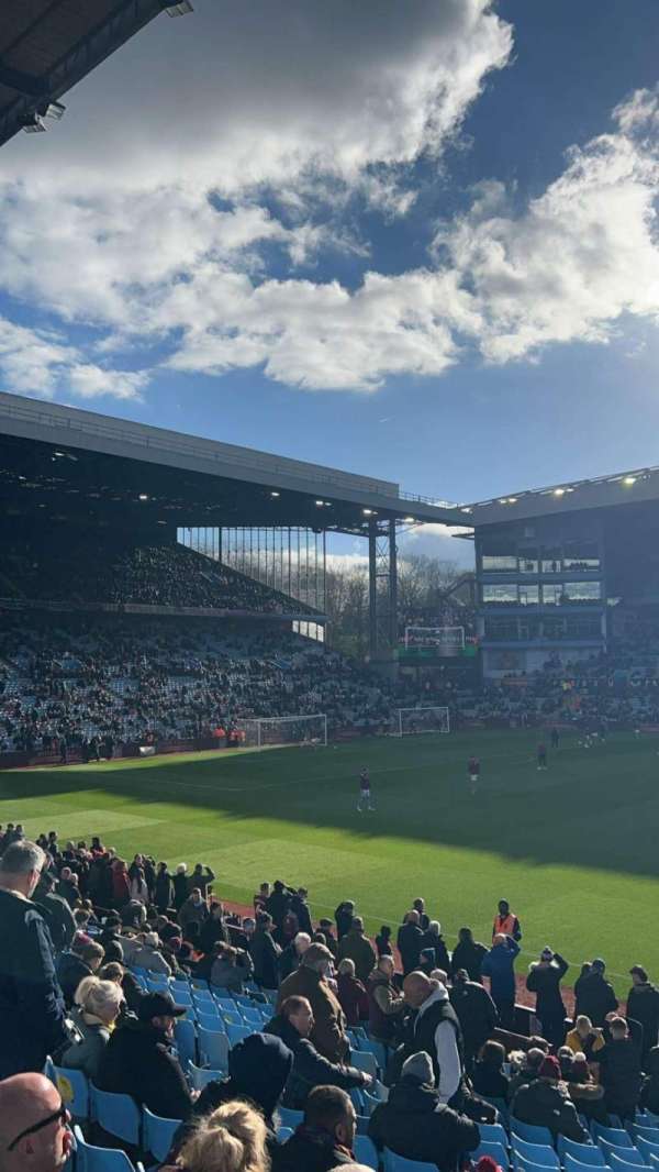 Villa Park, bloc: M2, rangée: R, place: 108