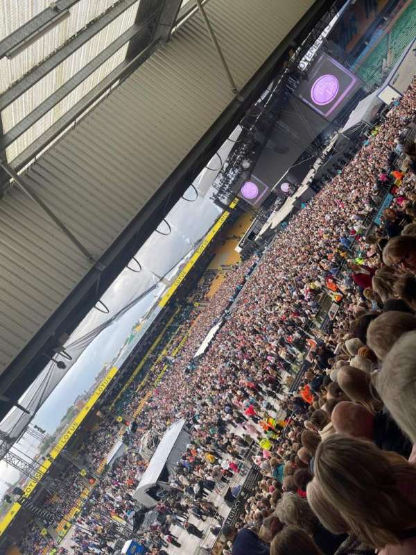 Carrow Road, bloc: M, rangée: LL, place: 172