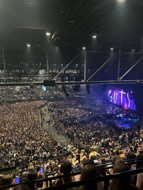 Hallenstadion, bloc: H2, rangée: 50, place: 10