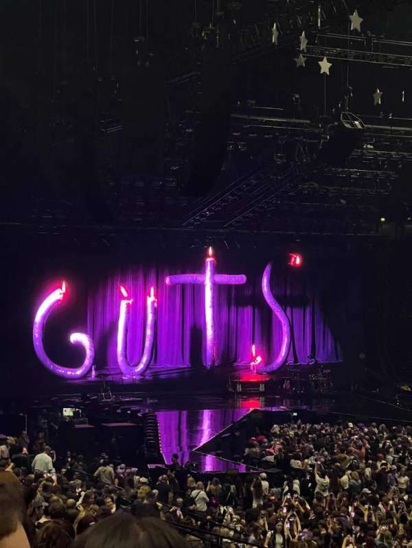 Accor Arena, bloc: Gradin P, rangée: 12, place: 30