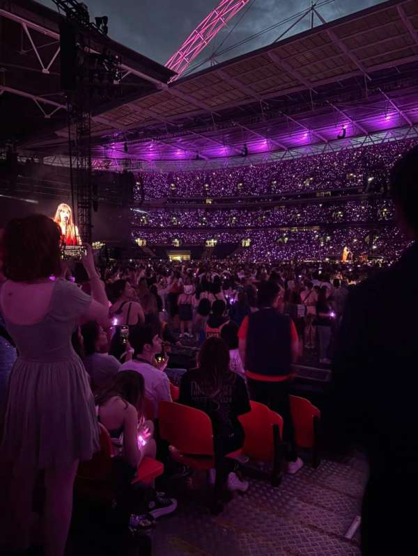 Wembley Stadium, bloc: 121, rangée: 7, place: 274