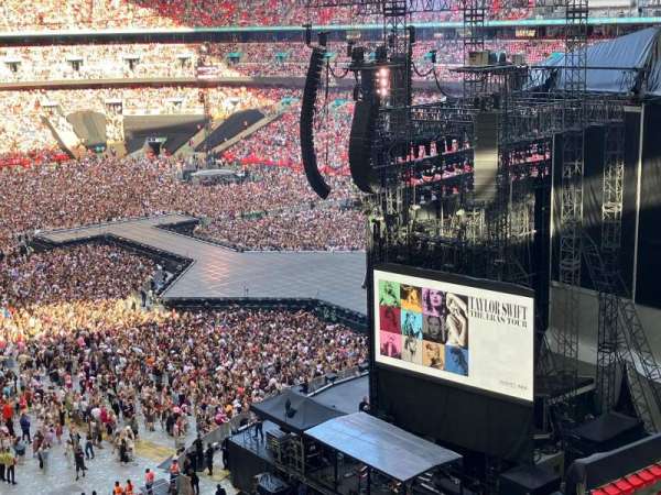 Wembley Stadium, bloc: 544, rangée: 1, place: 19