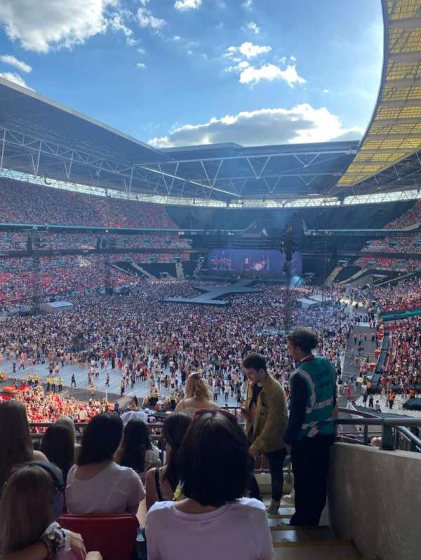 Wembley Stadium, bloc: 210, rangée: 13, place: 215