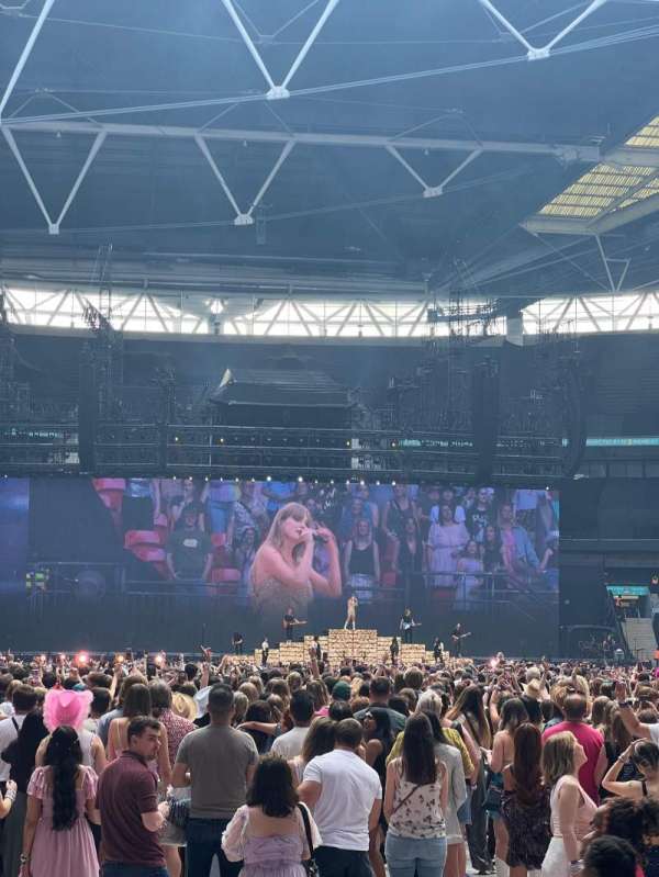 Wembley Stadium, bloc: 113, rangée: 3, place: 31