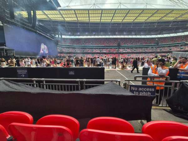 Wembley Stadium, bloc: 125, rangée: 3, place: 76