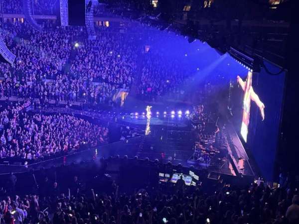 Madison Square Garden, bloc: 213, rangée: 1, place: 10