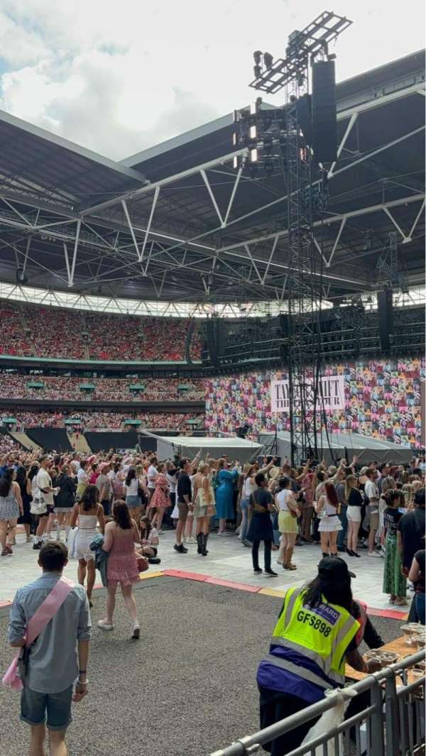 Wembley Stadium, bloc: 102, rangée: 3, place: 67