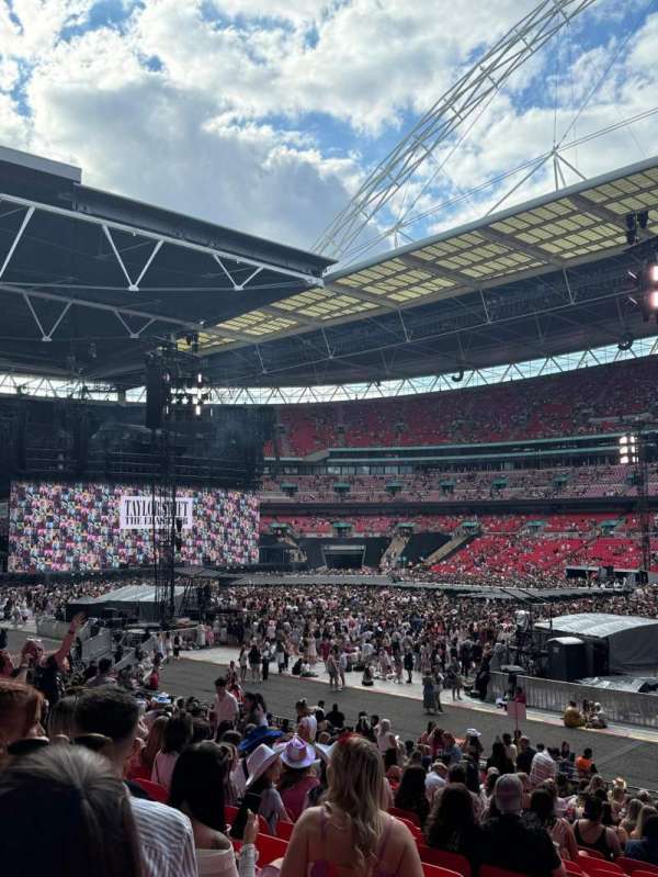 Wembley Stadium, bloc: 119, rangée: 27, place: 227