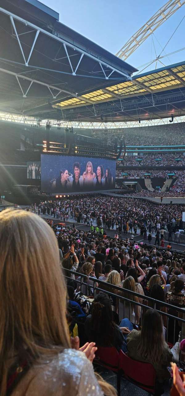 Wembley Stadium, bloc: 123, rangée: 32, place: 1