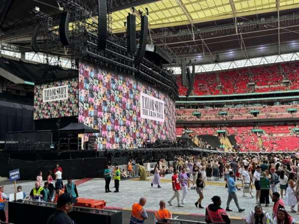 Wembley Stadium, bloc: 126, rangée: 8, place: 75