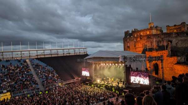 Edinburgh Castle Esplanade, bloc: 4, rangée: AA, place: 1
