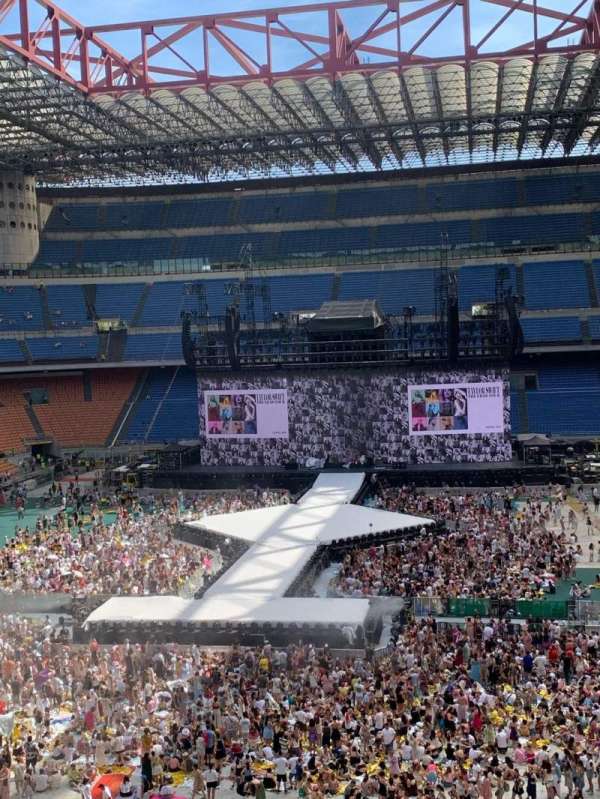 San Siro, bloc: 245, rangée: 8, place: 13