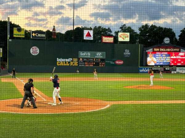 Hadlock Field, bloc: 104, rangée: H, place: 8
