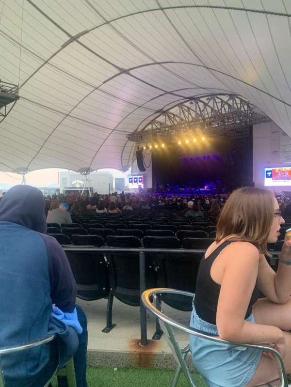 Leader Bank Pavilion, bloc: Concourse A, rangée: 4, place: 3