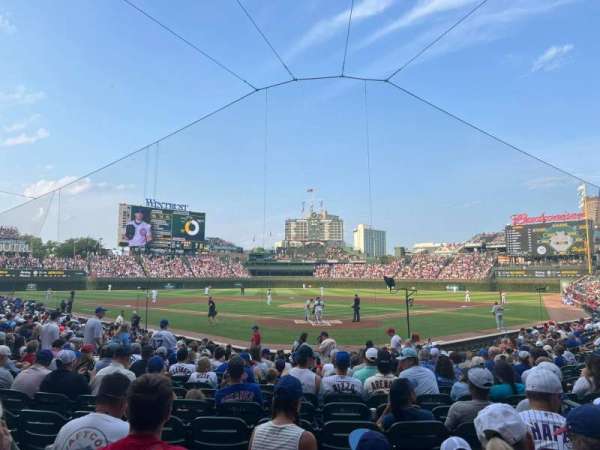 Wrigley Field, bloc: 117, rangée: 3, place: 10