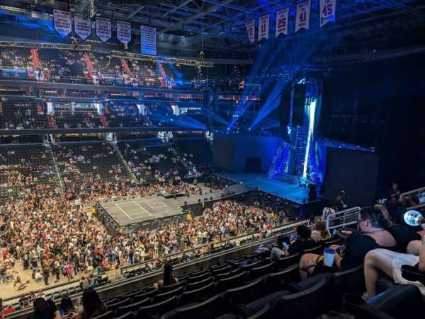 Capital One Arena, bloc: 214, rangée: J, place: 4