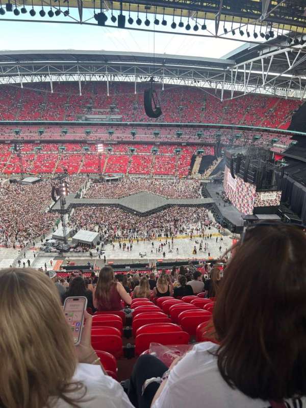 Wembley Stadium, bloc: 550, rangée: 32